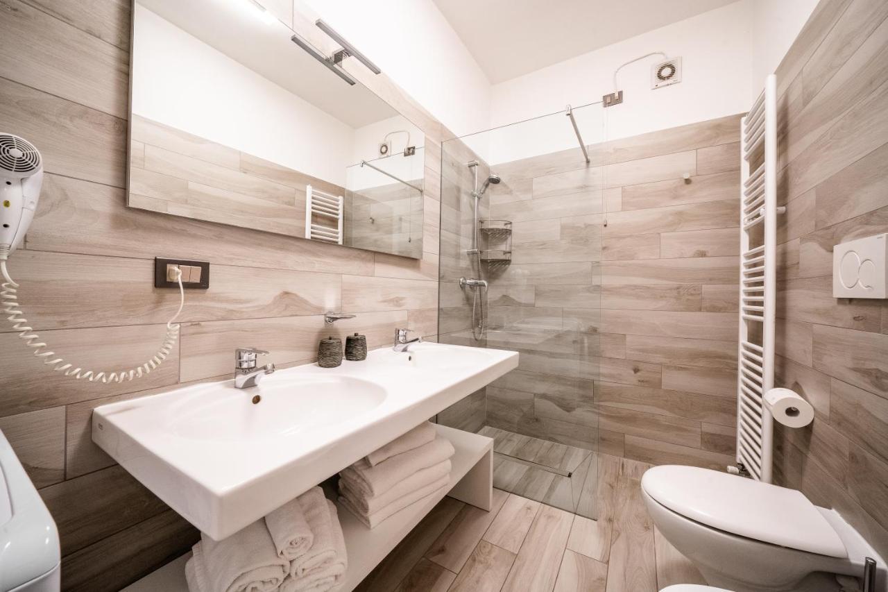 Appartamenti Vasco Renna Surf Center Torbole Sul Garda Ngoại thất bức ảnh
